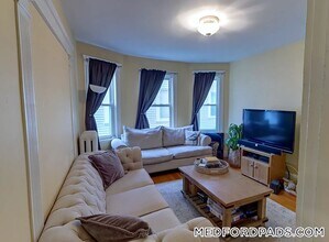 55 Bristol Rd in Medford, MA - Building Photo - Building Photo