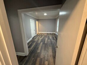 392 E 147th St, Unit 9 in Cleveland, OH - Foto de edificio - Building Photo