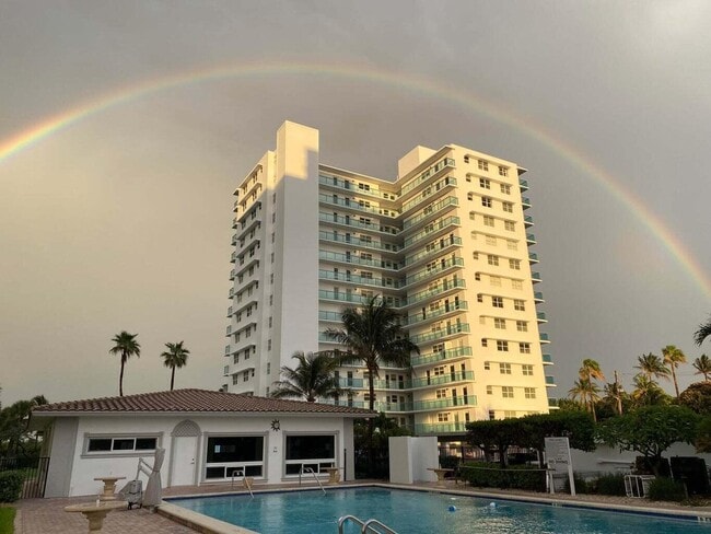 1610 N Ocean Blvd in Pompano Beach, FL - Building Photo - Building Photo