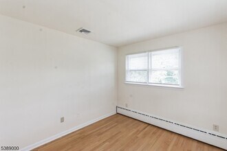 83 Baldwin Pl in Belleville, NJ - Building Photo - Building Photo