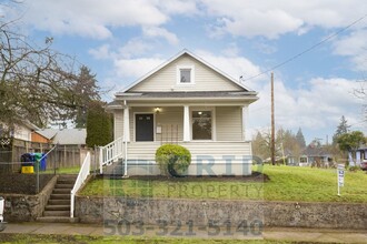 9339 N Oswego Ave in Portland, OR - Building Photo - Building Photo