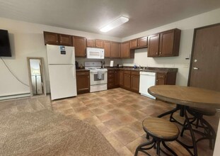 1632 S Doodler Dr in Sioux Falls, SD - Building Photo - Building Photo
