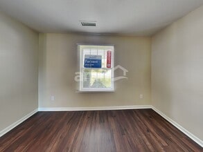 2219 S Briarwood Dr in New Palestine, IN - Foto de edificio - Building Photo