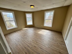 11 Kelsey St in Waterville, ME - Foto de edificio - Building Photo