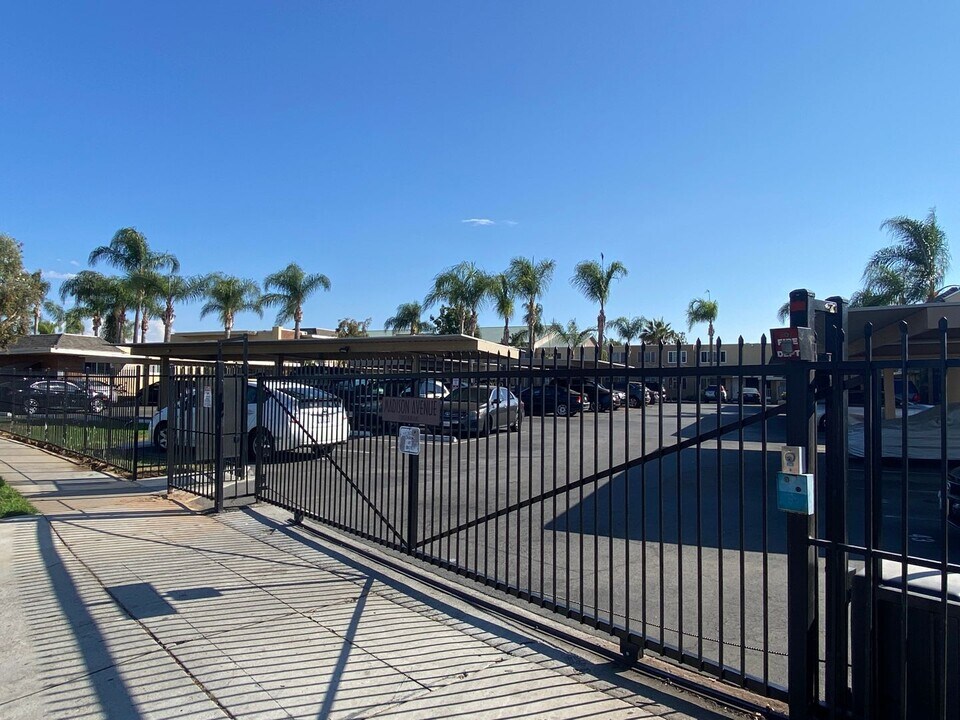 455 Ballantyne St in El Cajon, CA - Building Photo