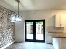 5505 NW 27th Ct in Margate, FL - Building Photo