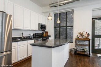 6 E Monroe St in Chicago, IL - Foto de edificio - Building Photo