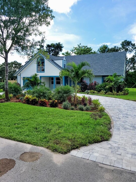795 SW All American Blvd in Palm City, FL - Building Photo
