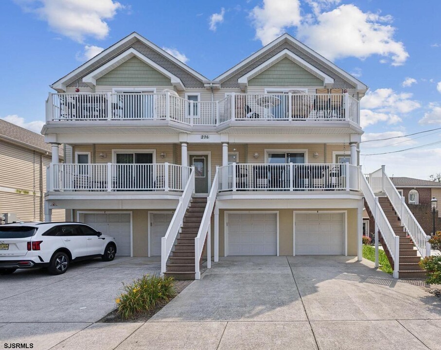 206 E Magnolia Ave in Wildwood, NJ - Building Photo