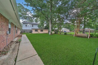 34514 Michelle Dr in Pinehurst, TX - Foto de edificio - Building Photo