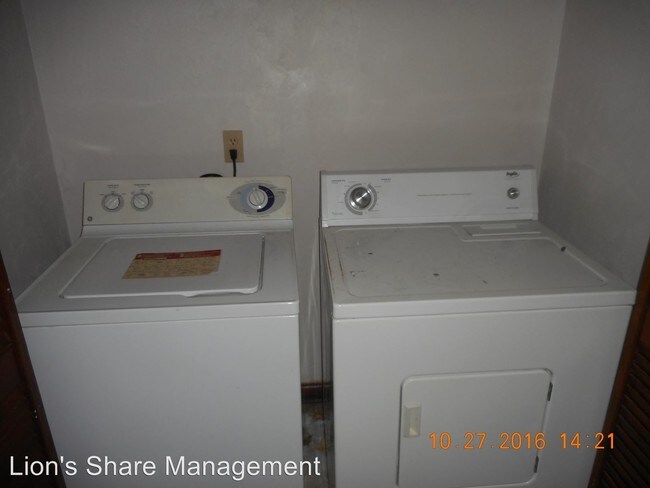 1872 Darryl Dr in Tallahassee, FL - Foto de edificio - Building Photo