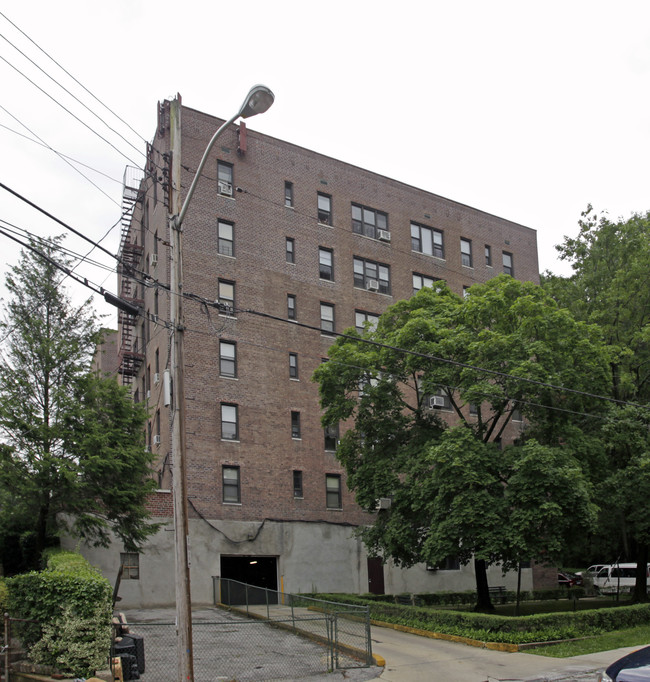 70 Parkway N in Yonkers, NY - Building Photo - Building Photo