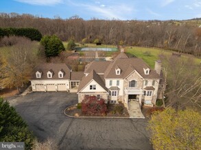 19109 Peale Ln in Leesburg, VA - Foto de edificio - Building Photo