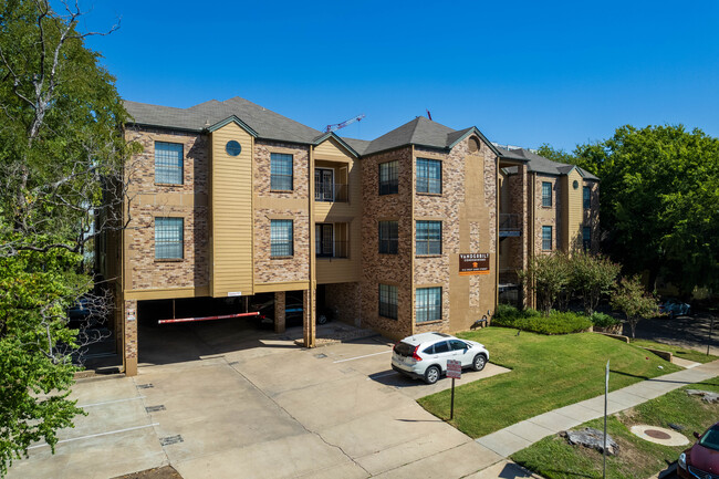 Vanderbilt Condominiums in Austin, TX - Foto de edificio - Primary Photo