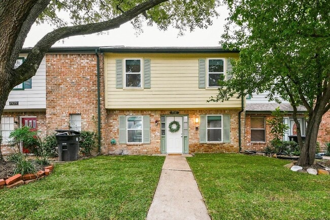 7931 Ellinger Ln in Houston, TX - Building Photo - Building Photo