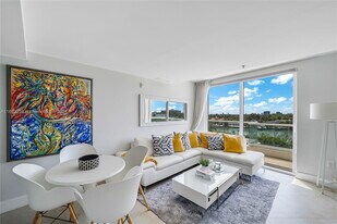 6362 Collins Ave in Miami Beach, FL - Building Photo