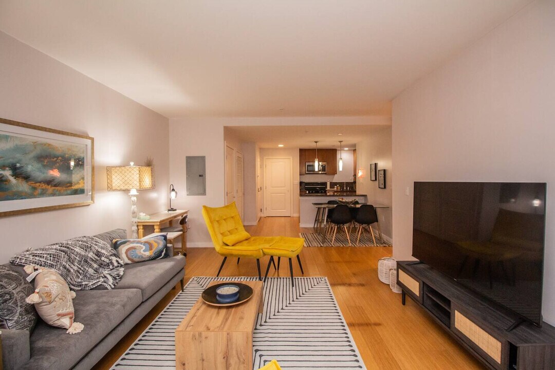 16 Miner St in Boston, MA - Building Photo