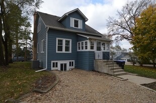 3916 E Lake Shore Dr in Wonder Lake, IL - Building Photo