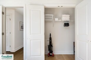 933 McGee St in Kansas City, MO - Building Photo