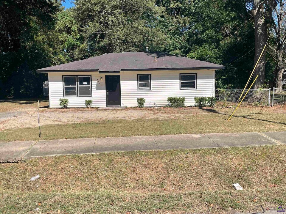 805 Crestwood Terrace in Warner Robins, GA - Building Photo