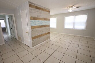 127 Loizos Dr NW in Fort Walton Beach, FL - Building Photo - Building Photo