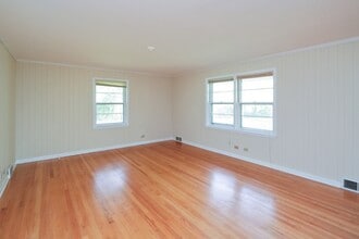 996 Castlegate Ct in Lake Forest, IL - Building Photo - Building Photo