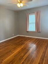 210 meadowlane in San Antonio, TX - Foto de edificio - Building Photo