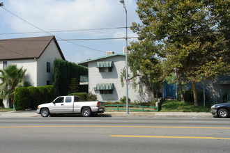 15045 Burbank Blvd in Van Nuys, CA - Building Photo - Building Photo