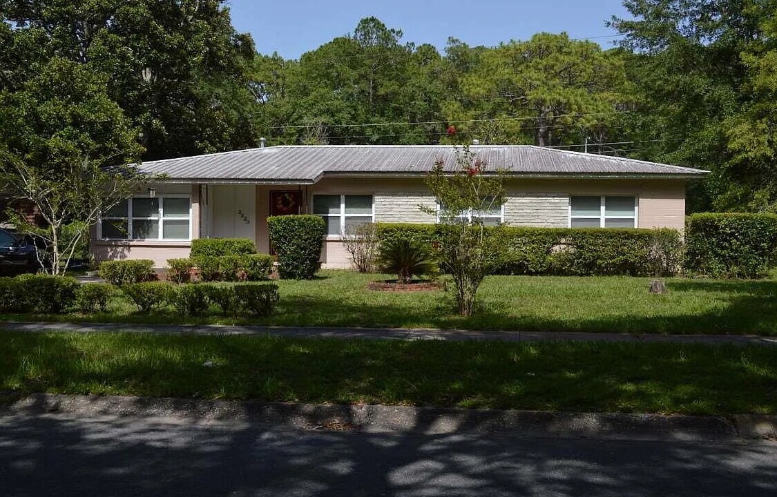 2323 NE 12th St in Gainesville, FL - Building Photo