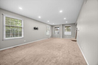 108 Holly Ct in Wheeling, IL - Building Photo - Building Photo