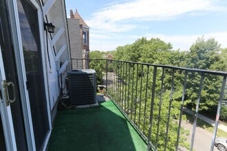 2141 W Webster Ave, Unit 2R in Chicago, IL - Building Photo - Building Photo
