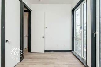923 Broadway, Unit 4A in Brooklyn, NY - Foto de edificio - Building Photo