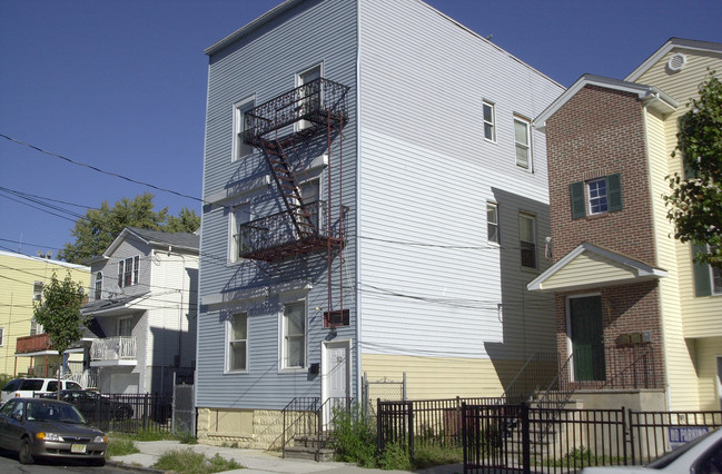 52 Norwood St in Newark, NJ - Foto de edificio - Building Photo