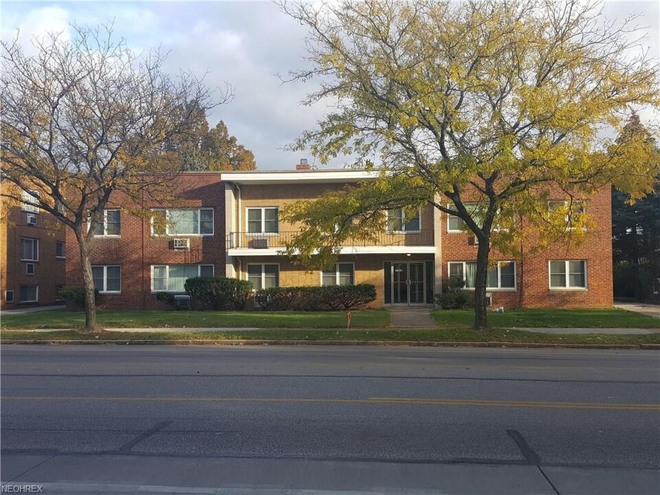 Lakeshore Blvd Apartments in Cleveland, OH - Building Photo