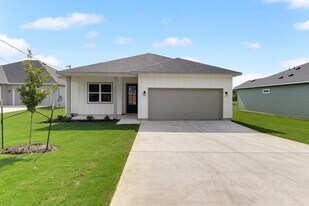 1255 Pecan Valley Dr in Marble Falls, TX - Building Photo