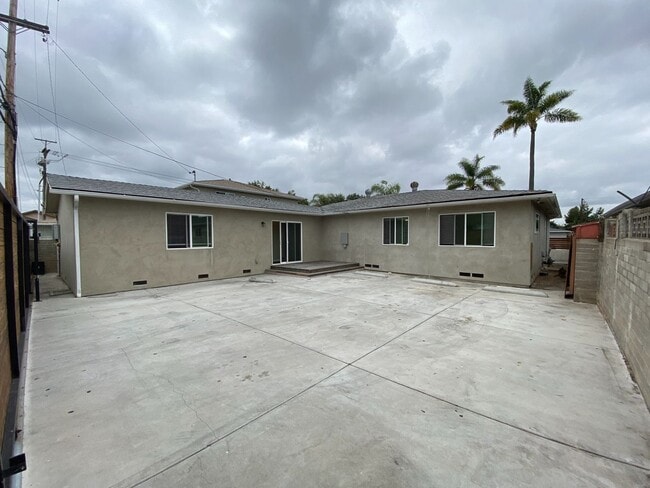 5768 Mary Ln Dr in San Diego, CA - Building Photo - Building Photo