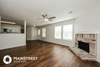 664 Lowe Dr in Cedar Hill, TX - Foto de edificio - Building Photo