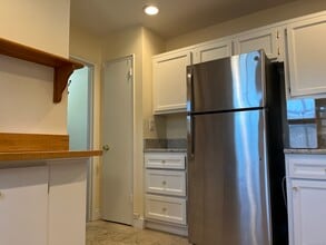 208 Park St in New Canaan, CT - Building Photo - Building Photo