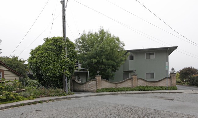 146 Chrystal Ter in Santa Cruz, CA - Foto de edificio - Building Photo