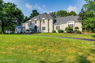 4017 Woodstone Way in Louisville, KY - Building Photo