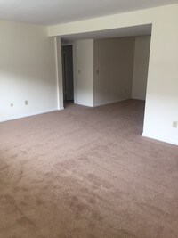 2 Bedroom Living/Dining - Hidden Valley Apartamentos in Syracuse, New York