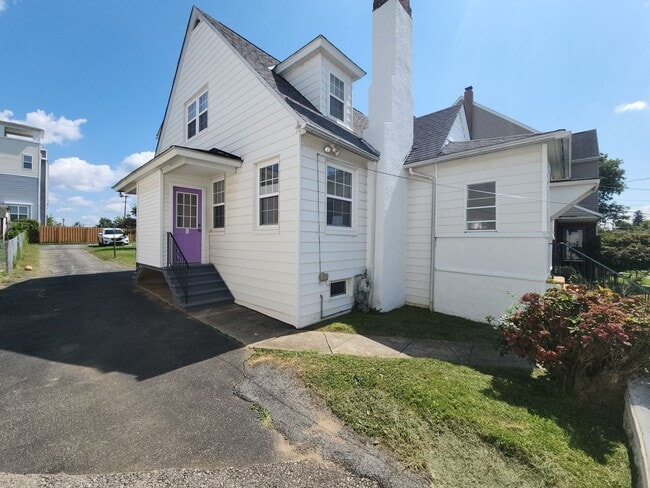 property at 338 W 6th Ave