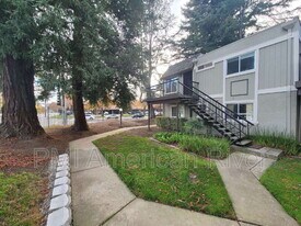 102 Luna Grande Cir in Sacramento, CA - Building Photo