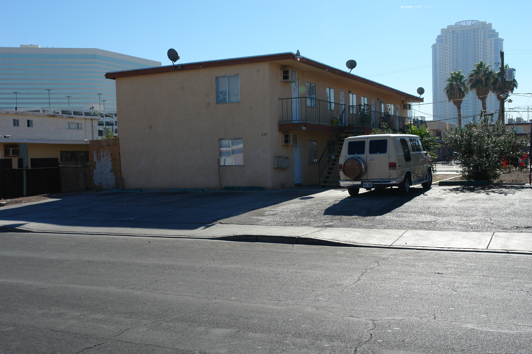 233 W Chicago Ave in Las Vegas, NV - Building Photo