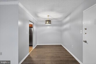 3807 Swann Rd, Unit 304 in Camp Springs, MD - Foto de edificio - Building Photo