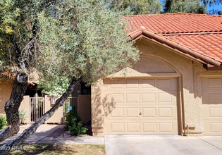 8700 E Mountain View Rd in Scottsdale, AZ - Foto de edificio - Building Photo