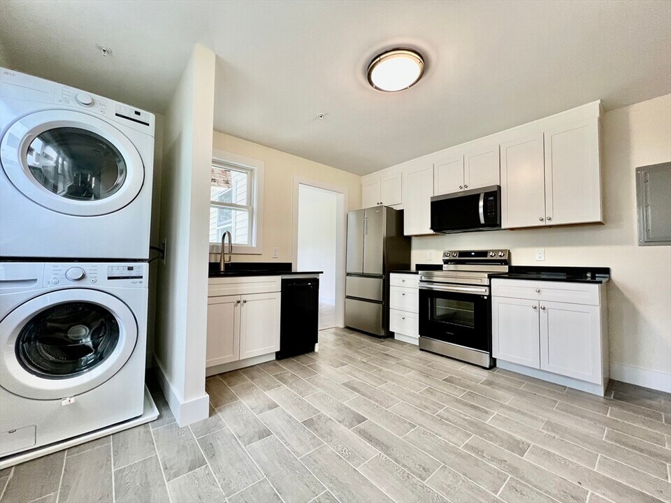 13 Dalby St in Newton, MA - Building Photo
