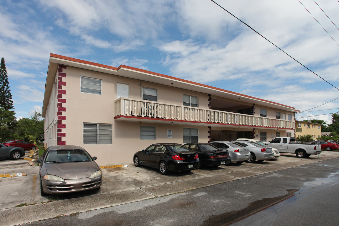 1400 N 17th Ave in Hollywood, FL - Building Photo