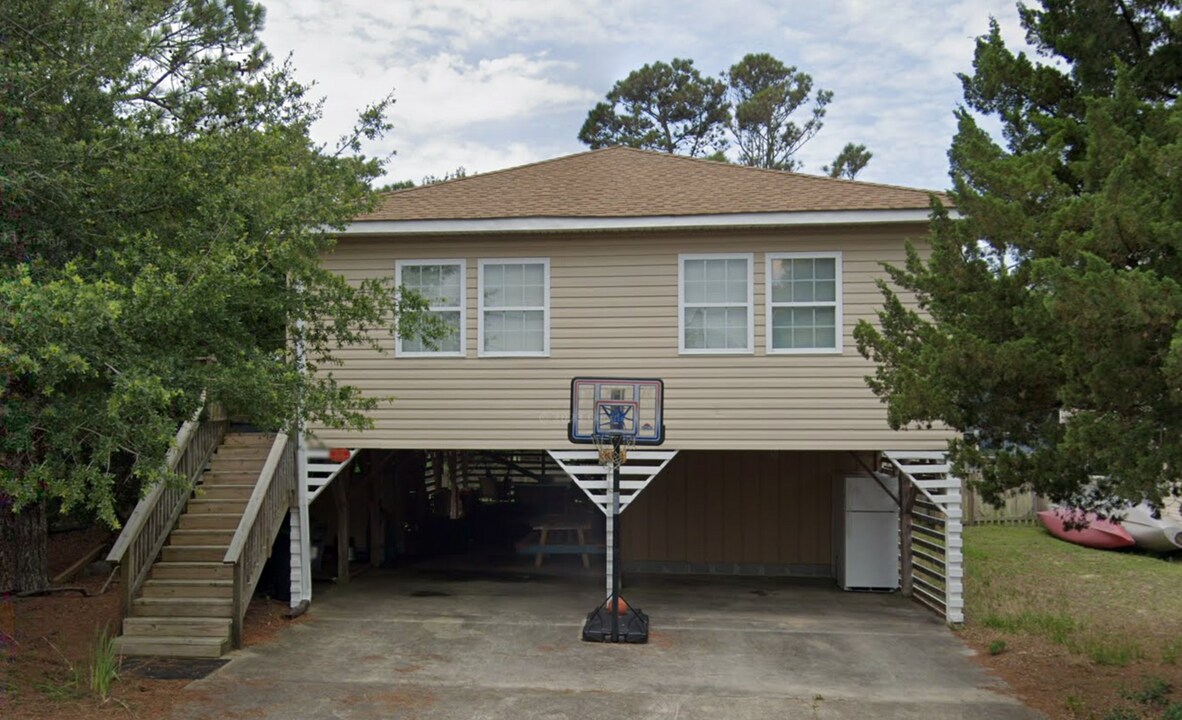 2012 Newport News St in Kill Devil Hills, NC - Building Photo