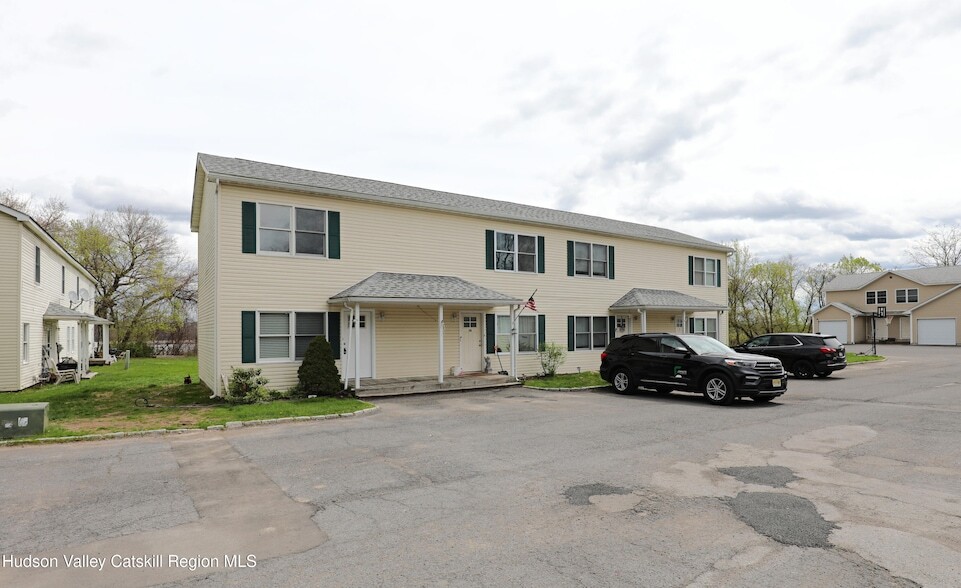 87 Overlook Ests, Unit 0322 in Saugerties, NY - Building Photo